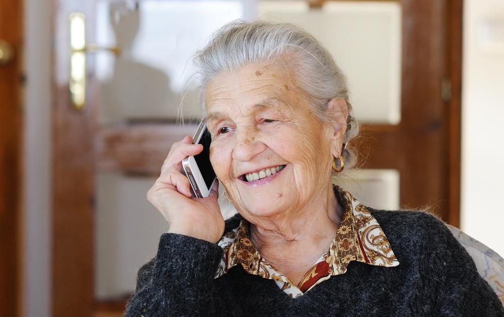 How to get free cell phones for seniors