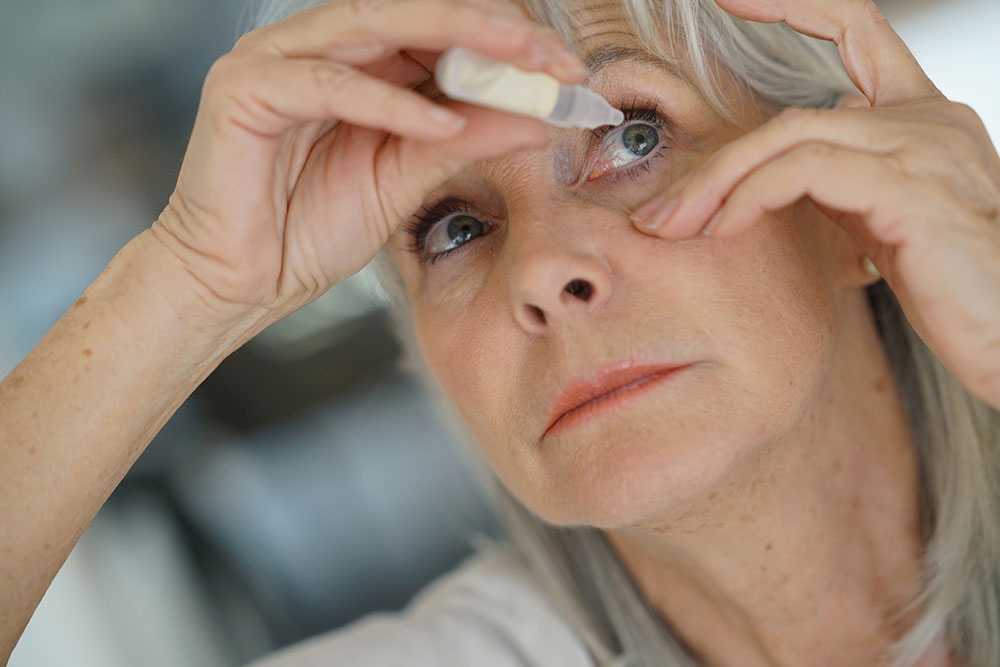 Dry Eyes &#8211; Symptoms, Causes, and Treatment Options