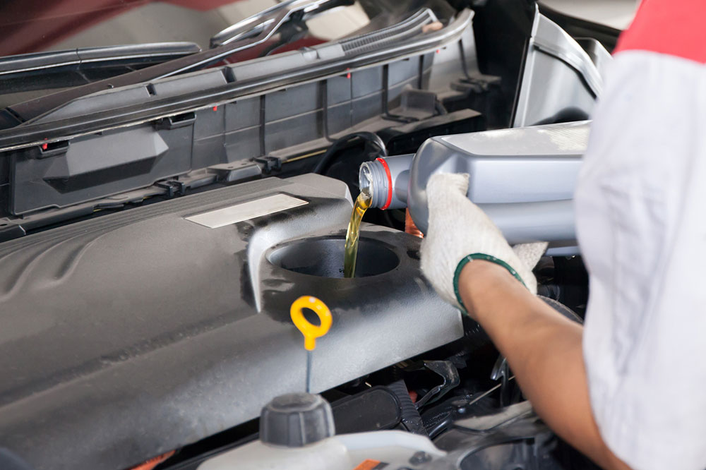 Top 4 benefits of changing your car oil regularly