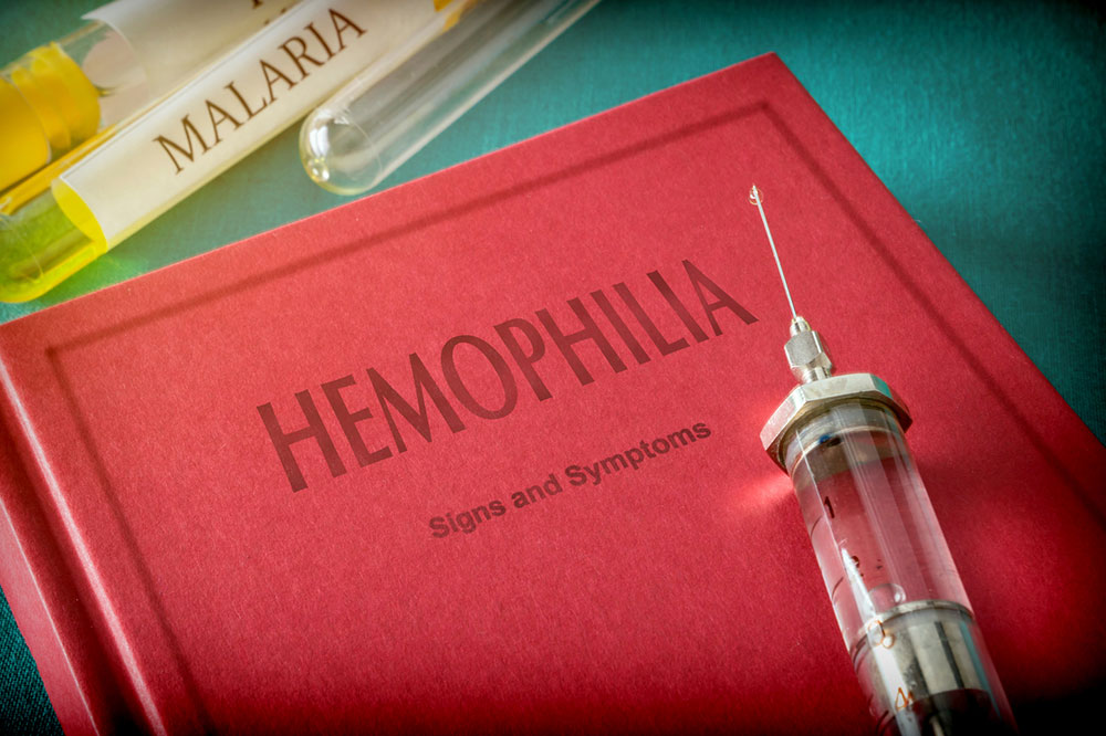 What are the symptoms of hemophilia